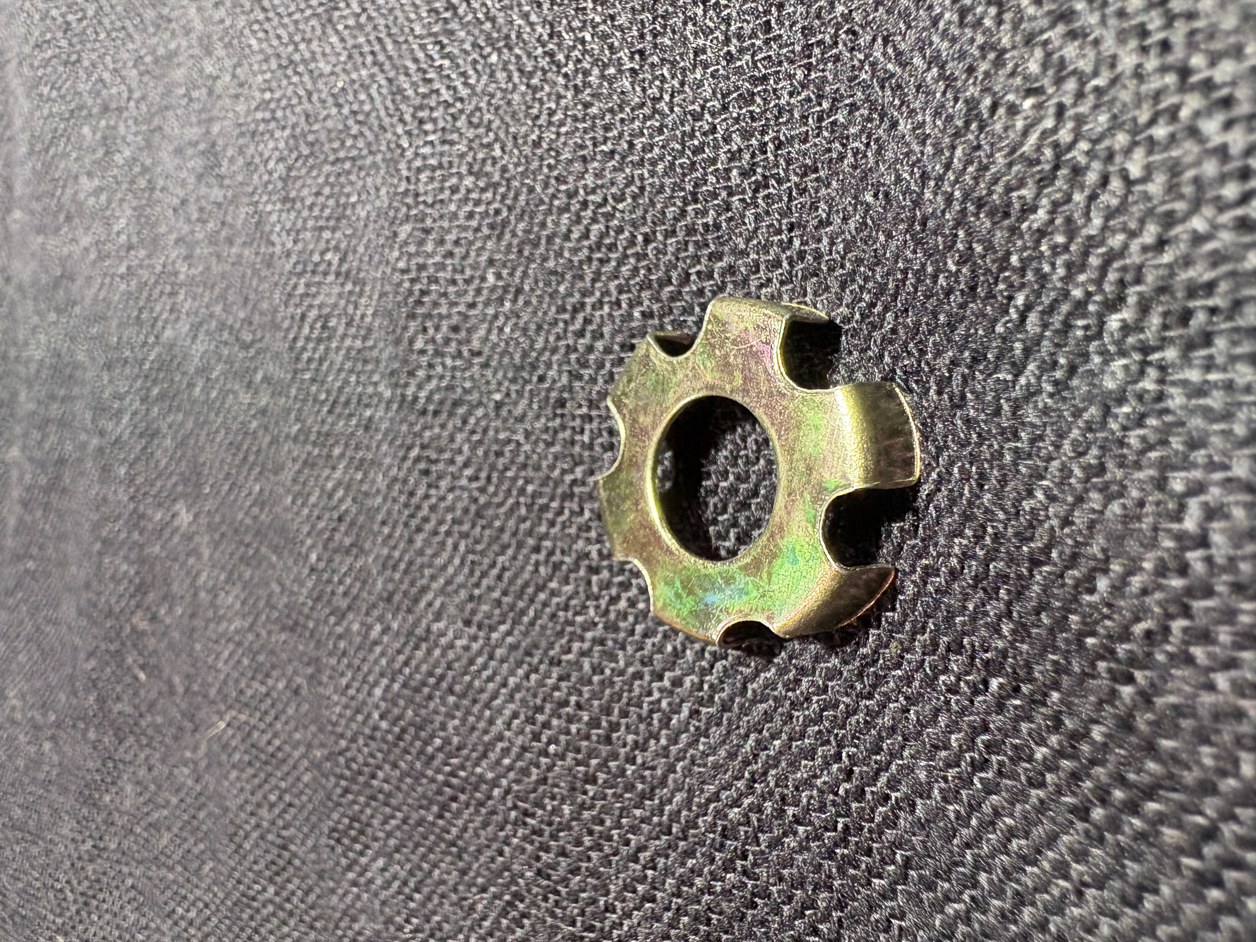 Retén protector cubeta Trafic, estampado ref. 21593 — Metalúrgica Korcsog Buenos Aires